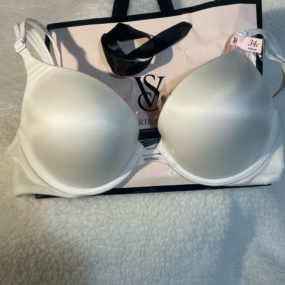 Victoria's Secret white bra (Very Sexy)